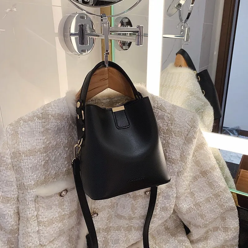 Bolsa Leather Luxury Handbag