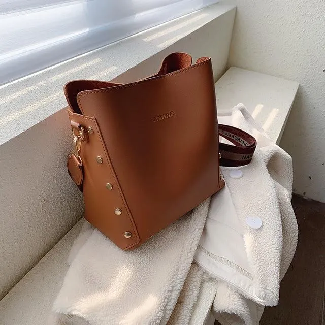 Bucket handbag