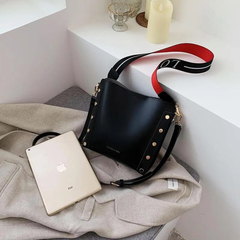Bucket handbag