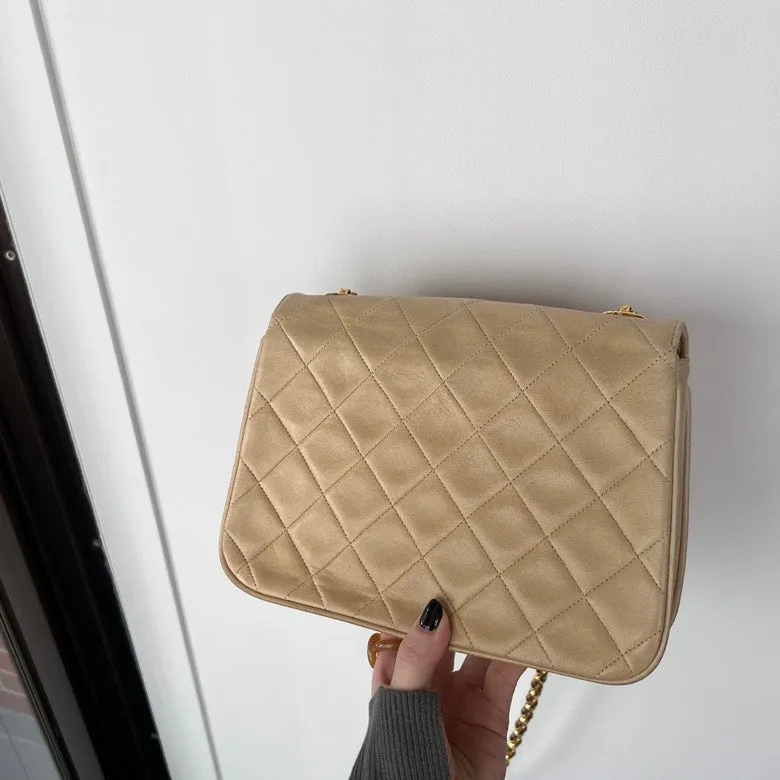 Chanel Preloved Leather Chain Shoulder Bag Beige - AF606