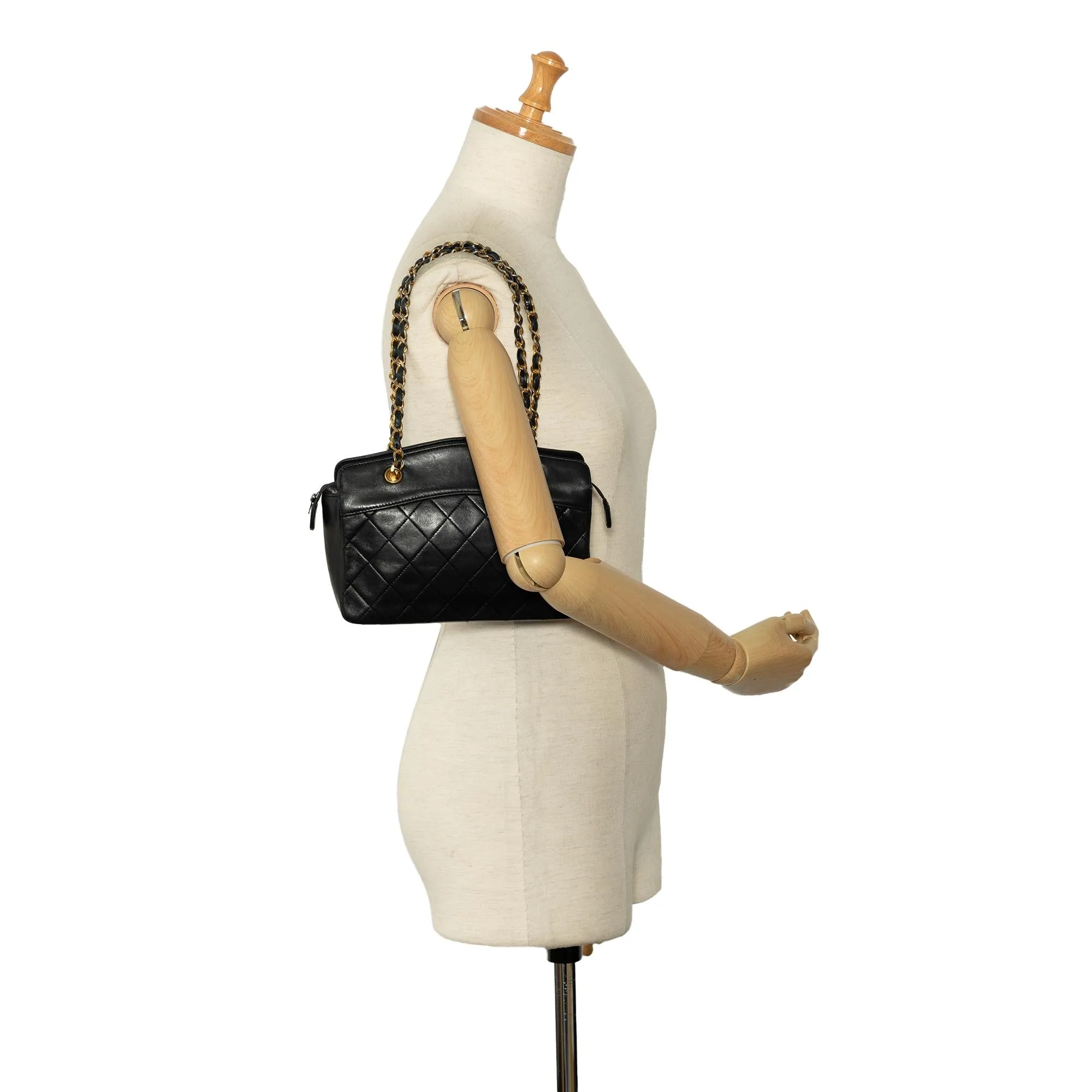 Chanel Quilted Lambskin Shoulder Bag (SHG-9EbnTq)