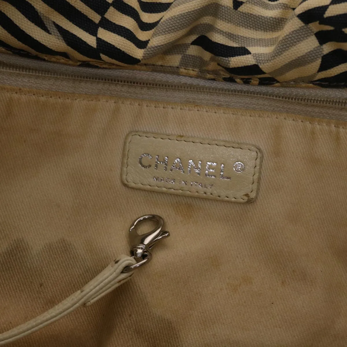 CHANEL Shoulder Bag Canvas White CC Auth bs6944