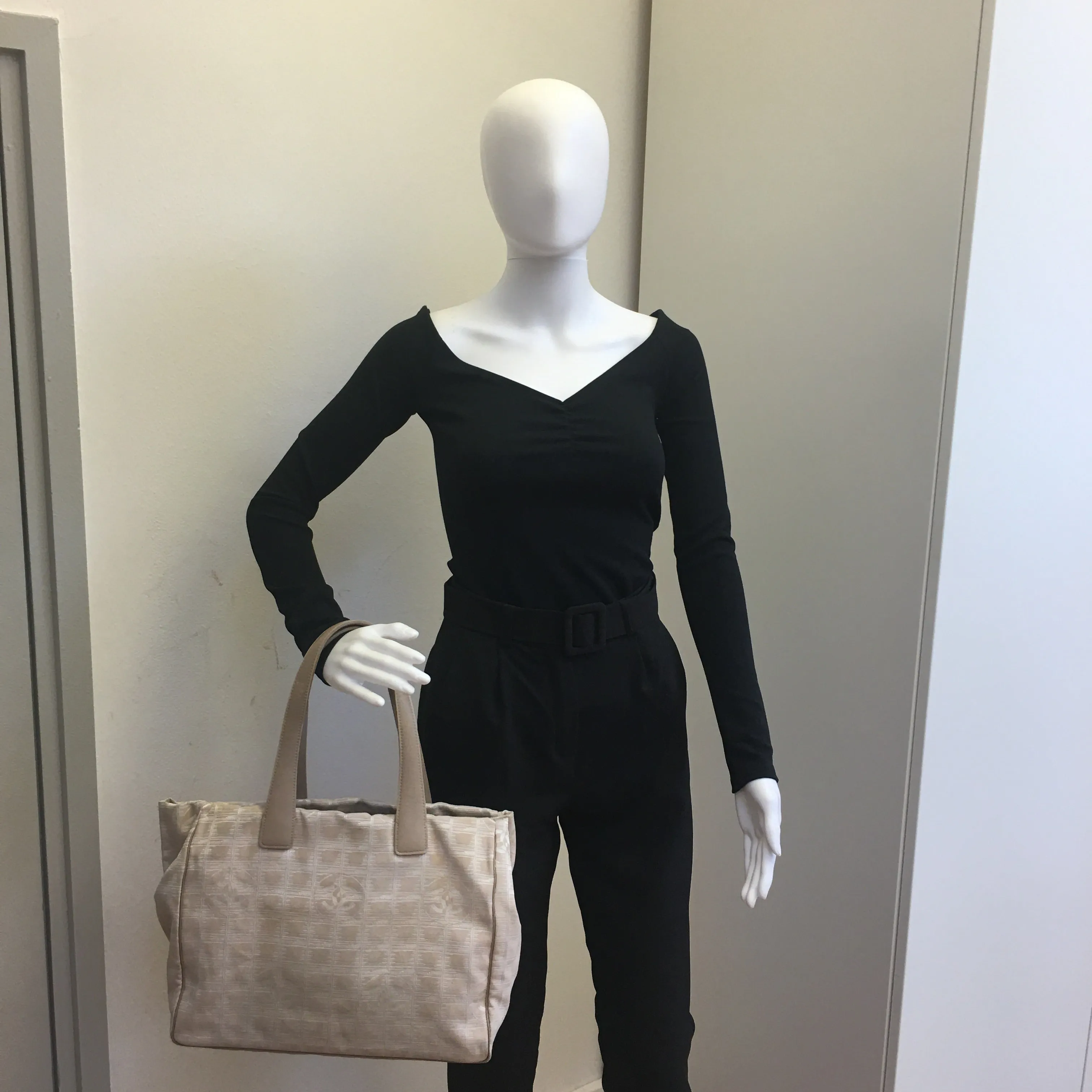 CHANEL Shoulder Bag in Beige Fabric