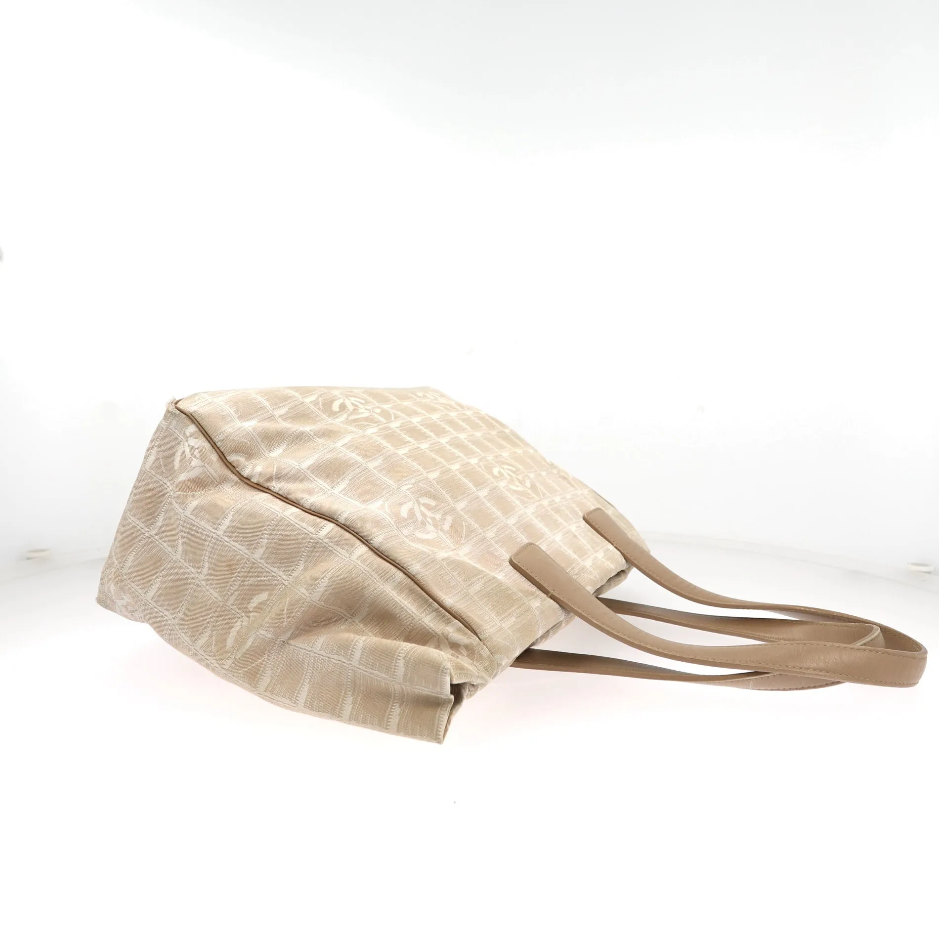 CHANEL Shoulder Bag in Beige Fabric