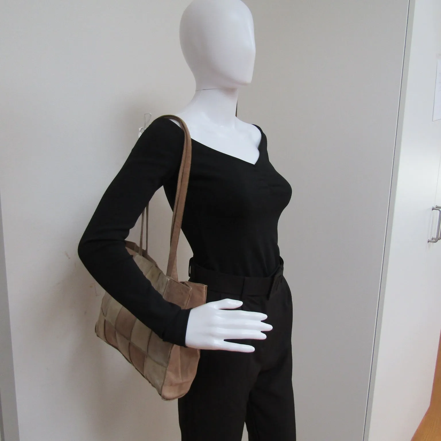 CHANEL Shoulder Bag in Beige Suede