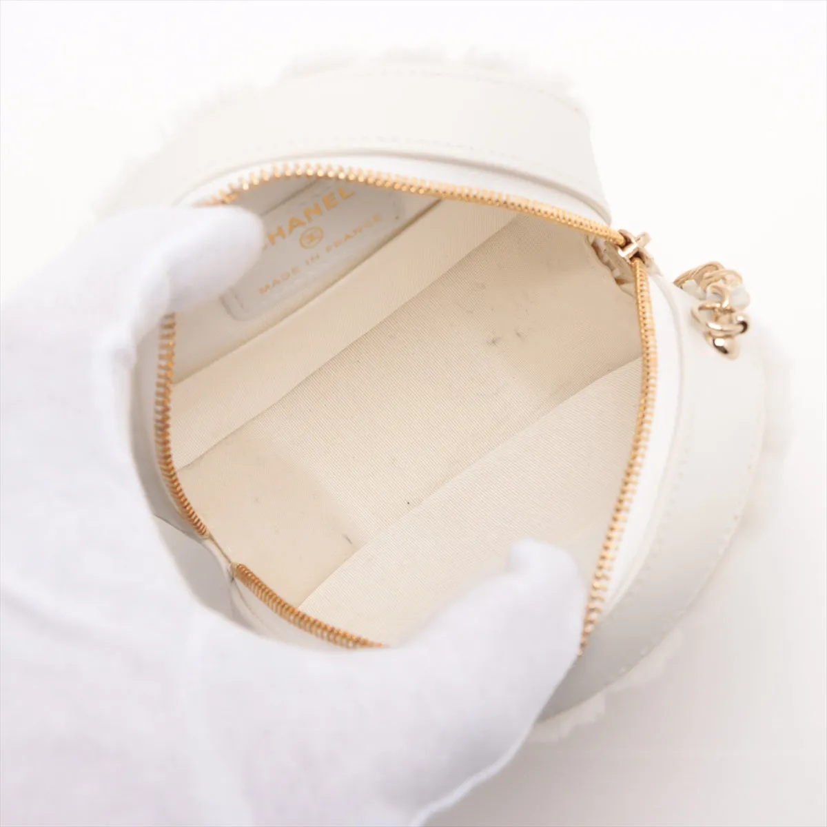 Chanel V Stitch Chain Shoulder Bag Round White G  28th