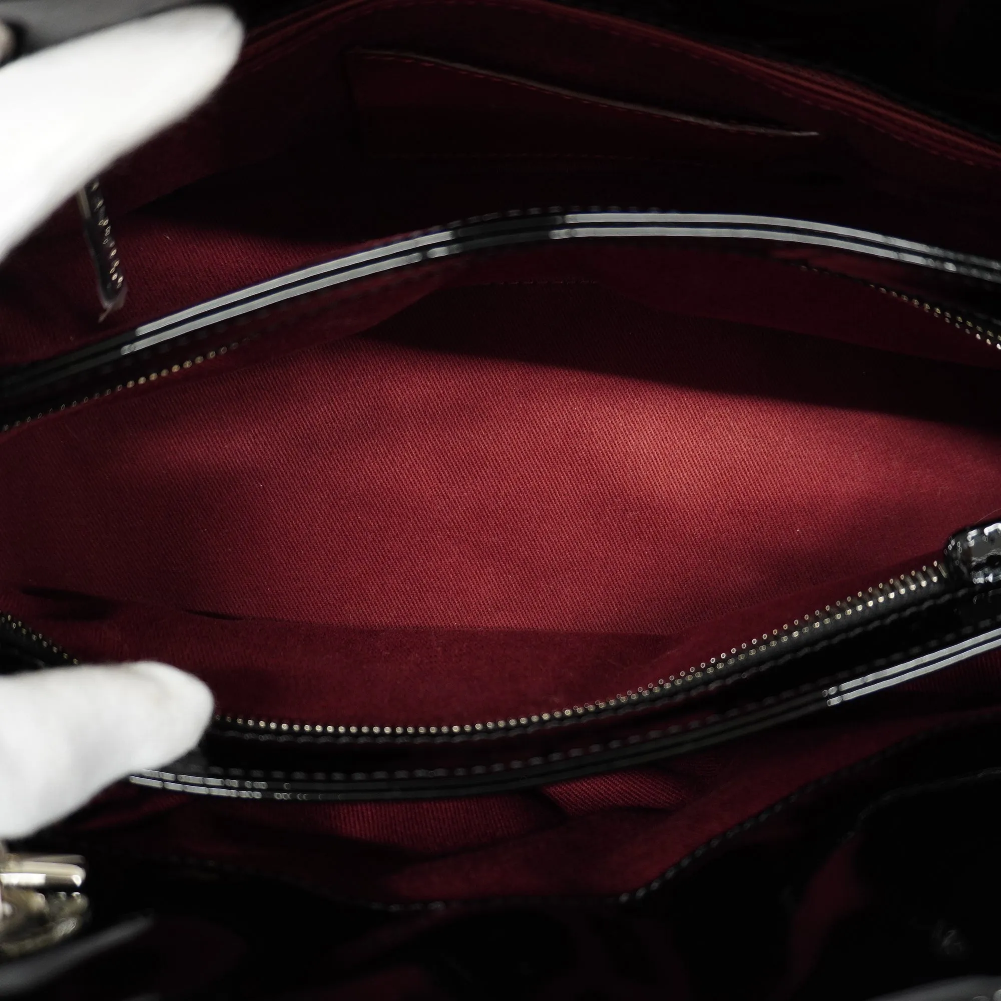 ChanelAuth  Matelasse Shoulder Bag Chain Shoulder Women's Patent Leather Black