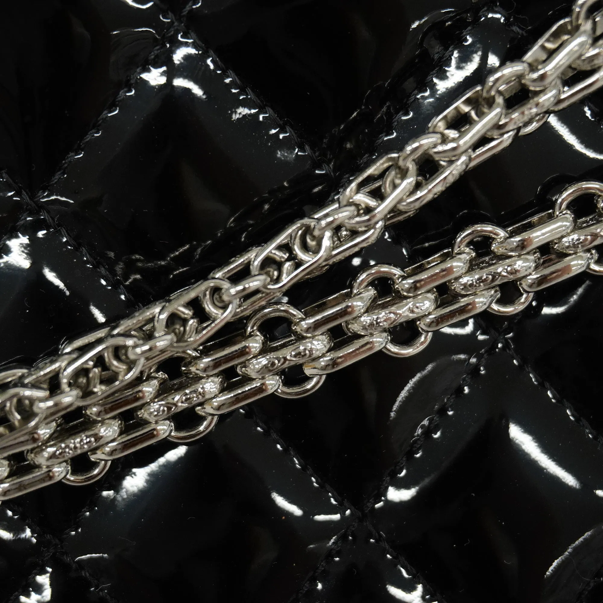 ChanelAuth  Matelasse Shoulder Bag Chain Shoulder Women's Patent Leather Black