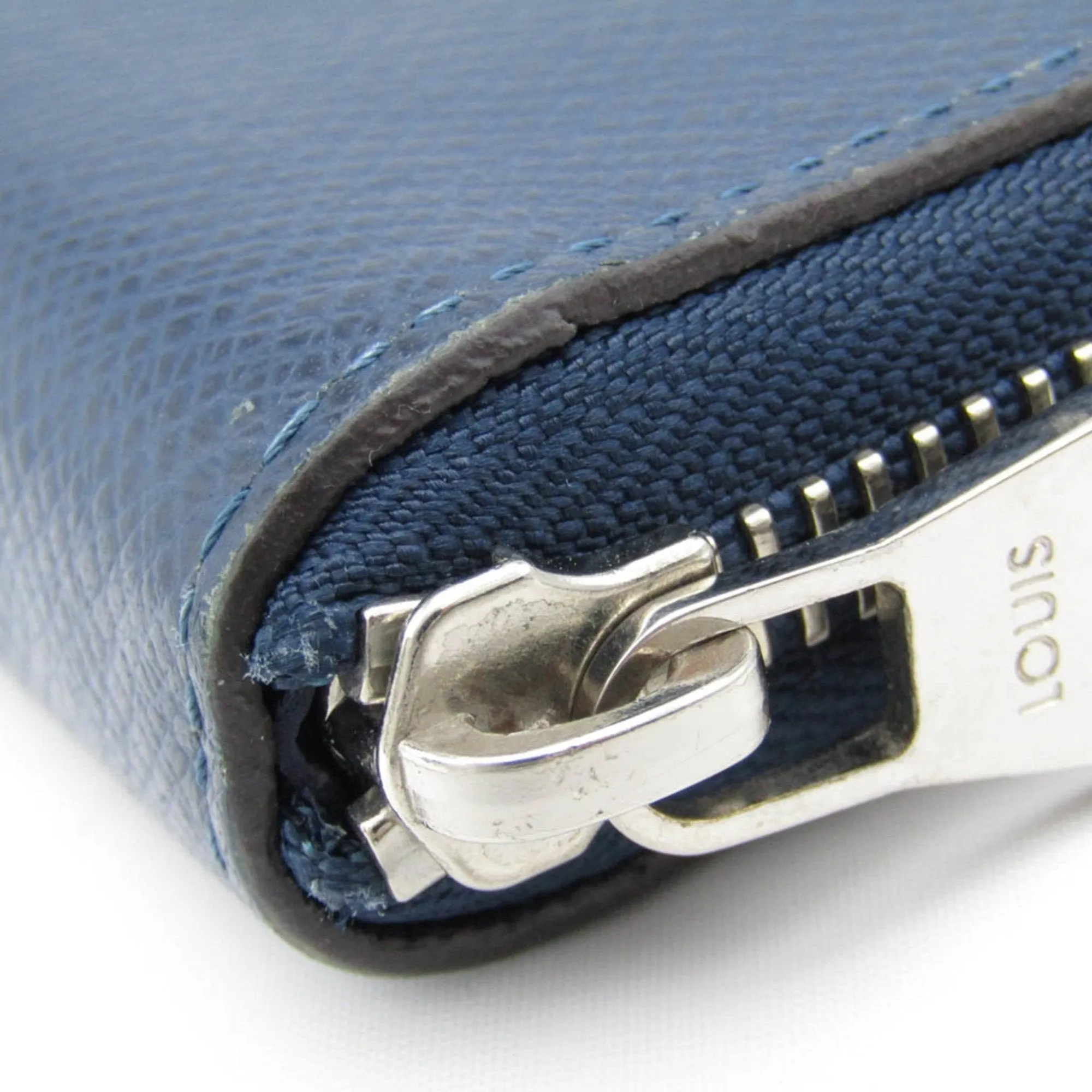Louis Vuitton Taiga Navy Ocean Taiga Leather Long Wallet (Bi-Fold) (Pre-Owned)