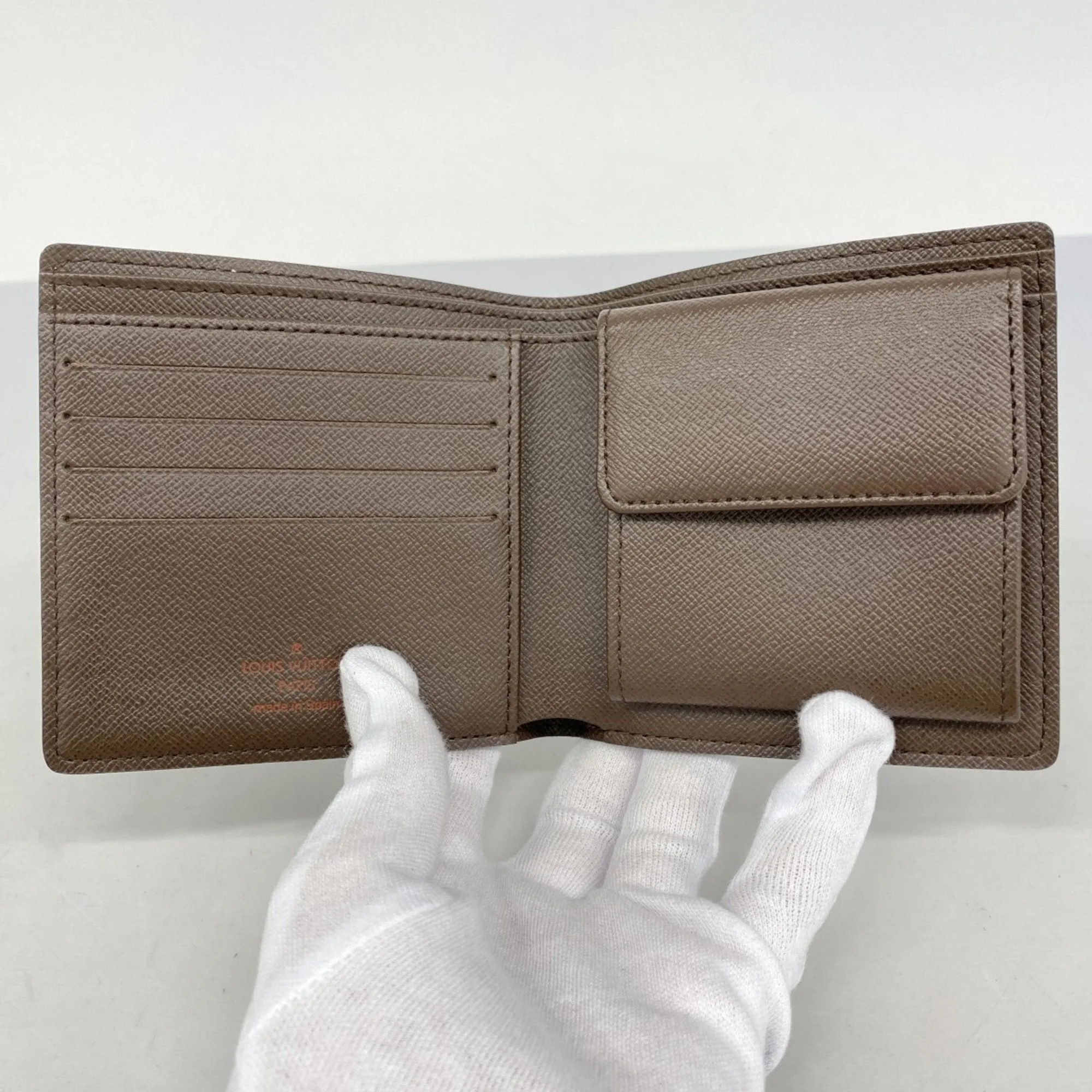 Louis Vuitton Wallet (Bi-Fold) (Pre-Owned)