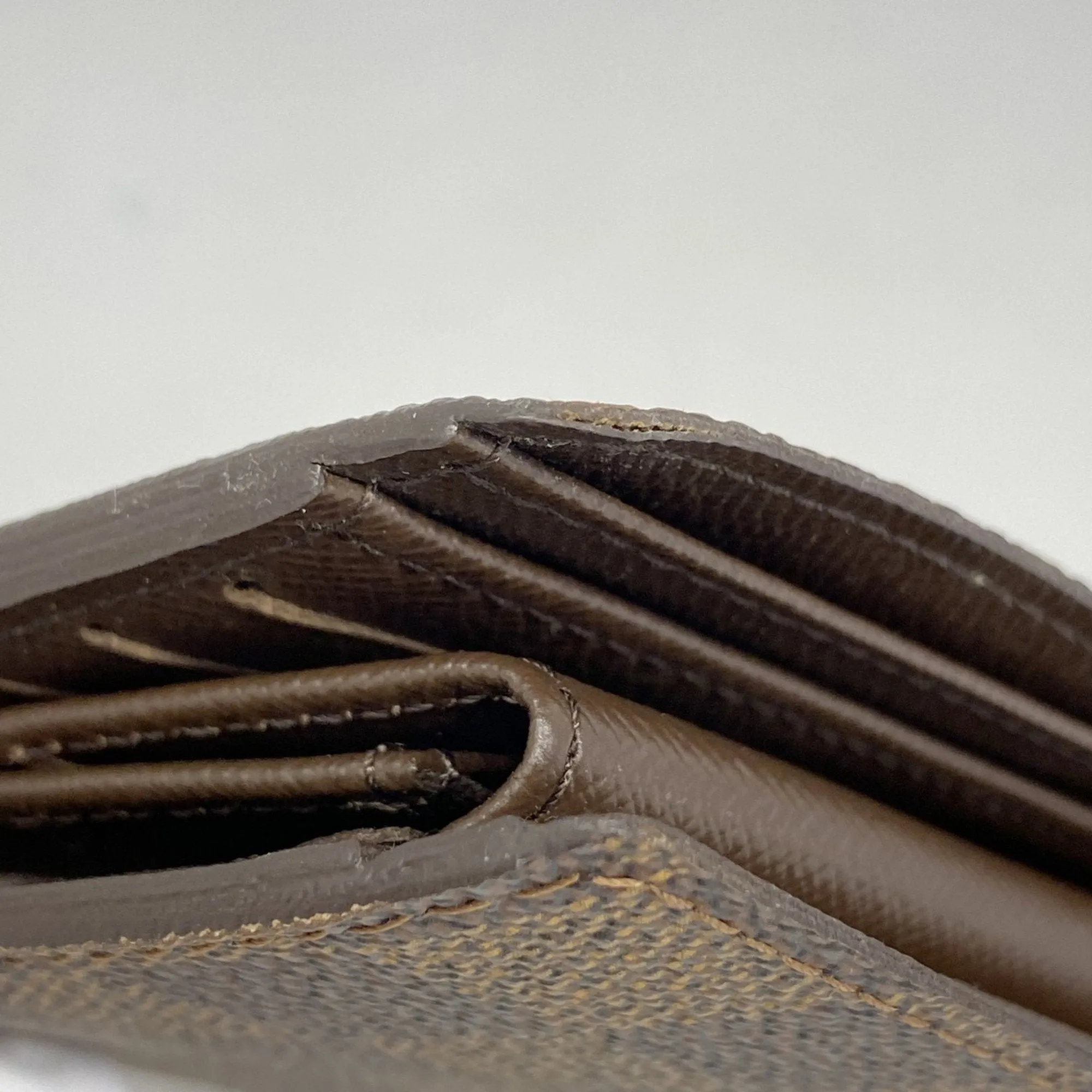 Louis Vuitton Wallet (Bi-Fold) (Pre-Owned)