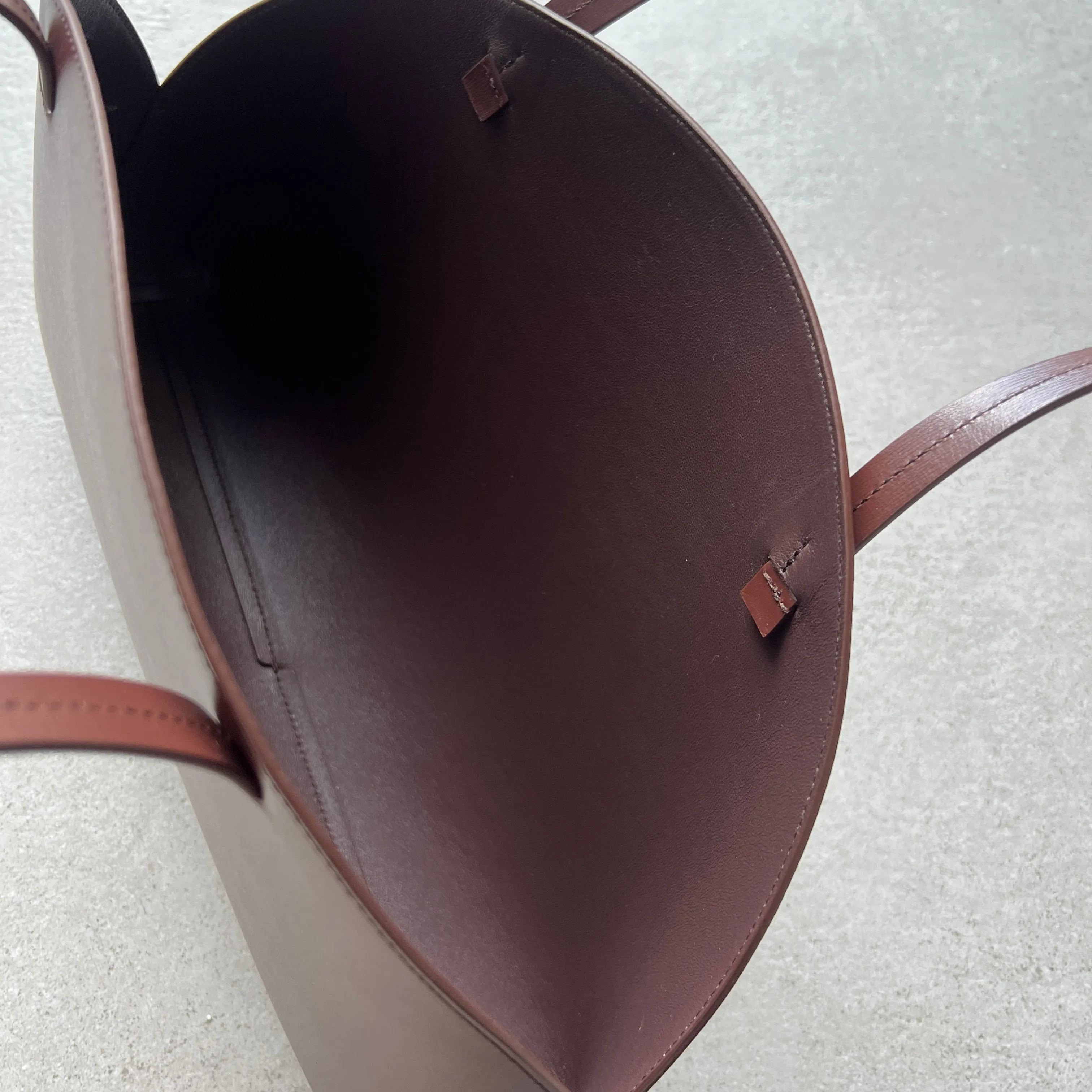 Medium Curve Shoulder, Dark Earth