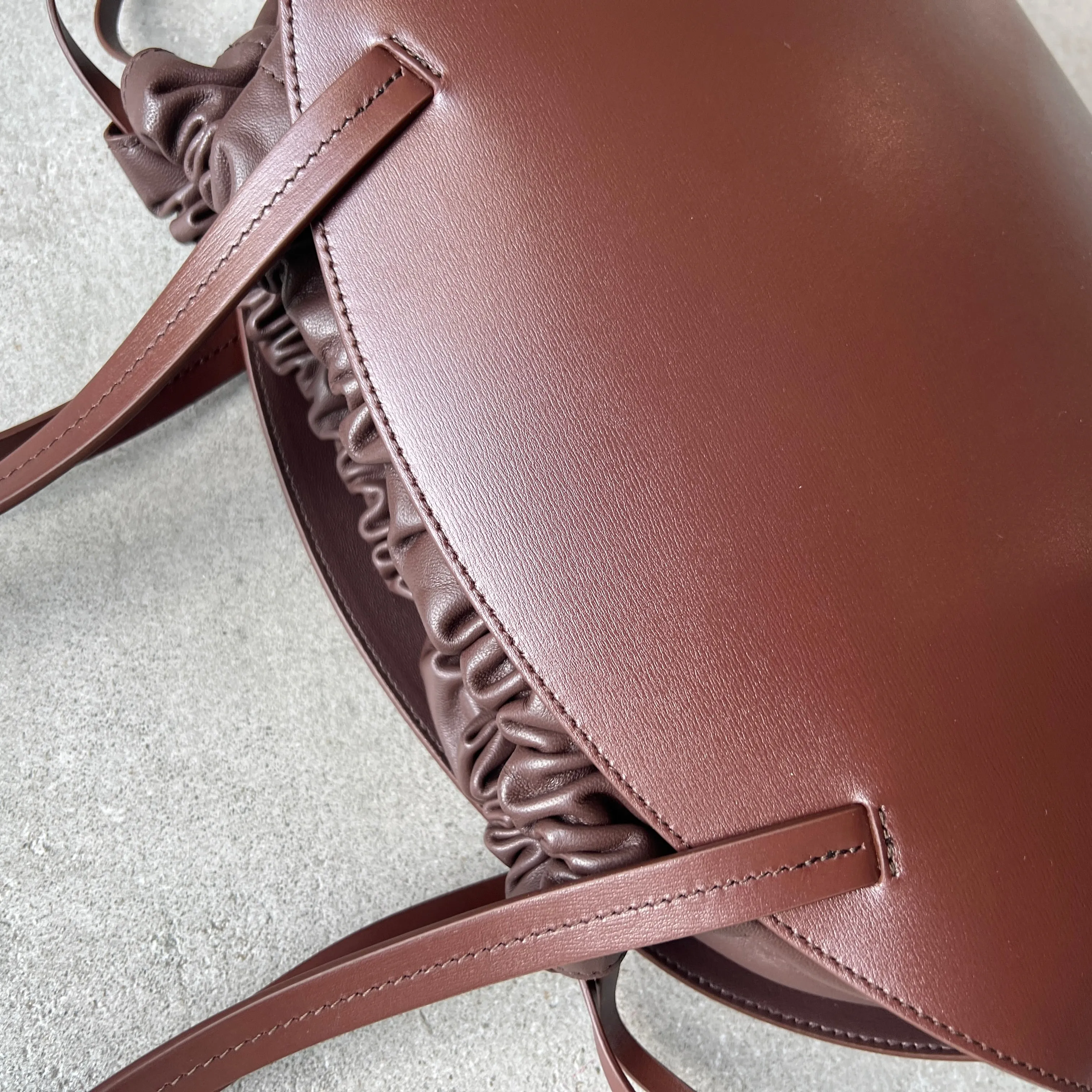 Medium Curve Shoulder, Dark Earth