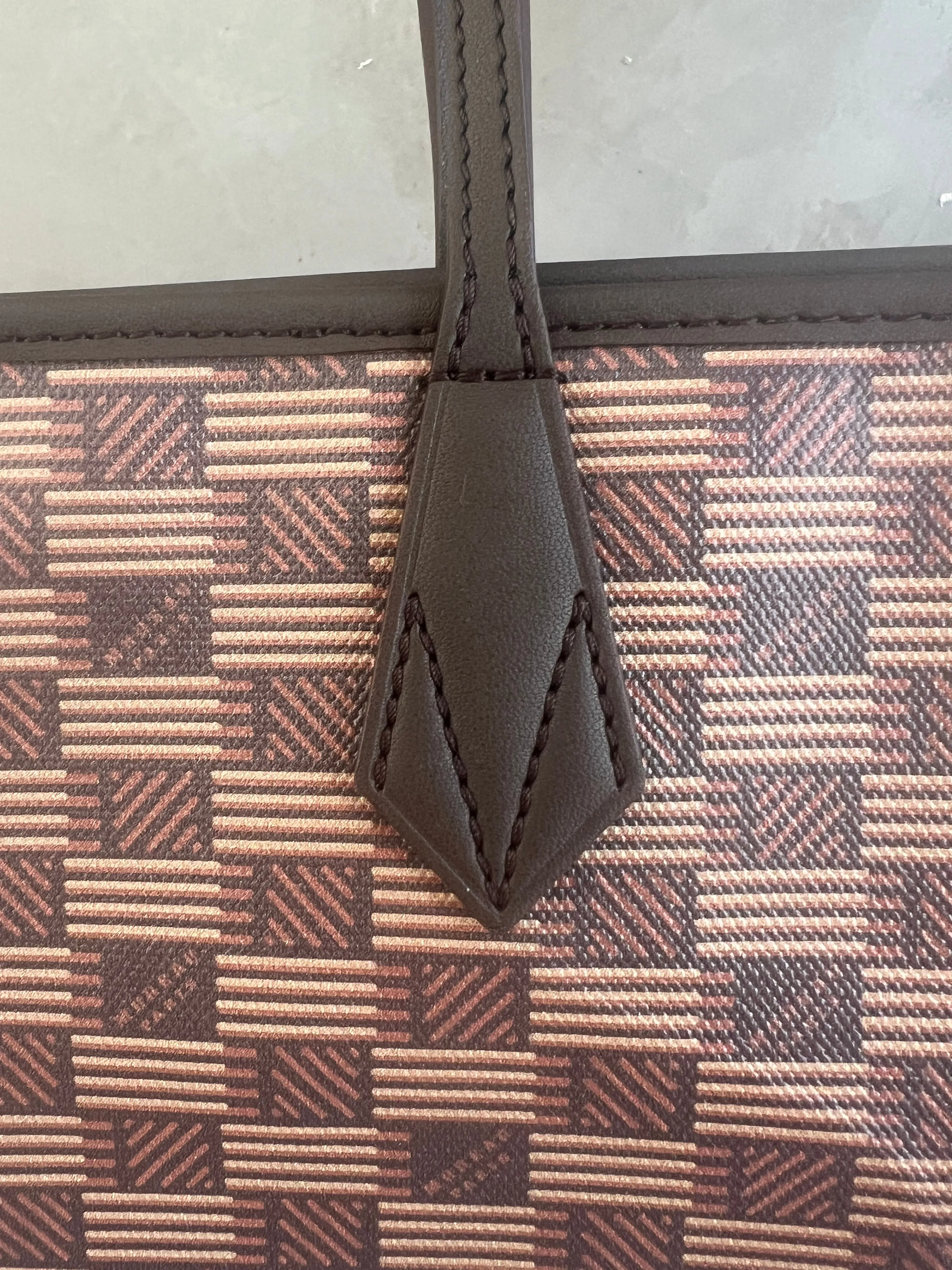 new Saint Tropez Zip Tote MM, Chocolate
