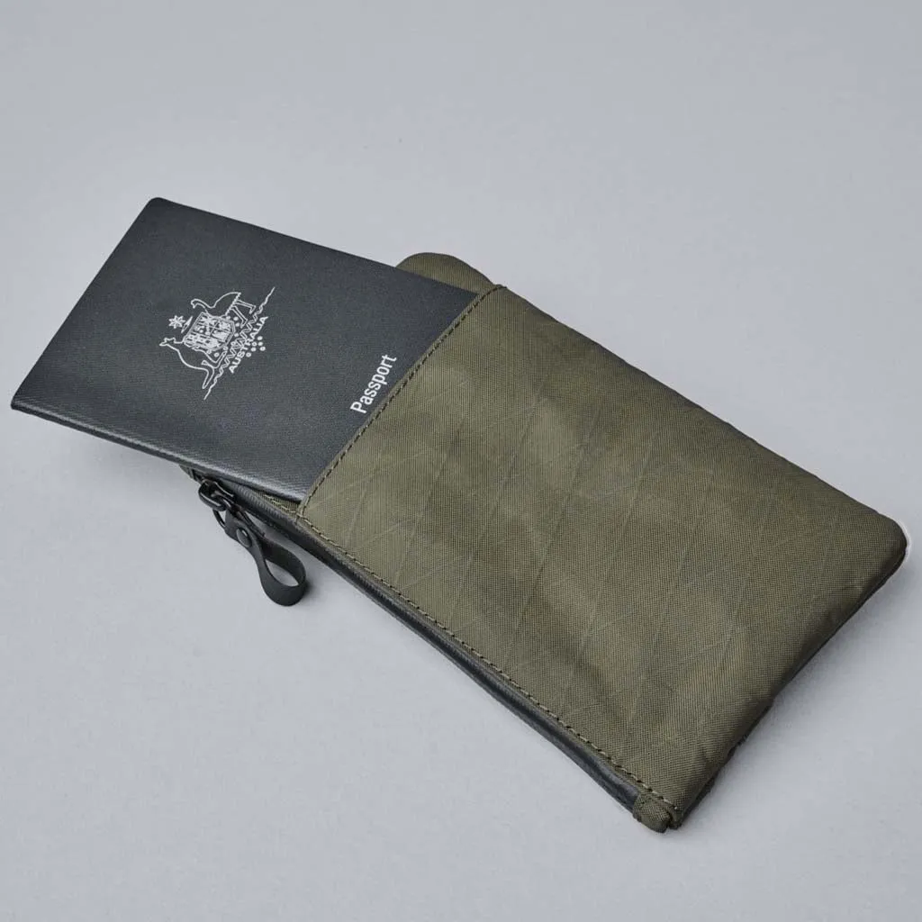 Zip Clutch